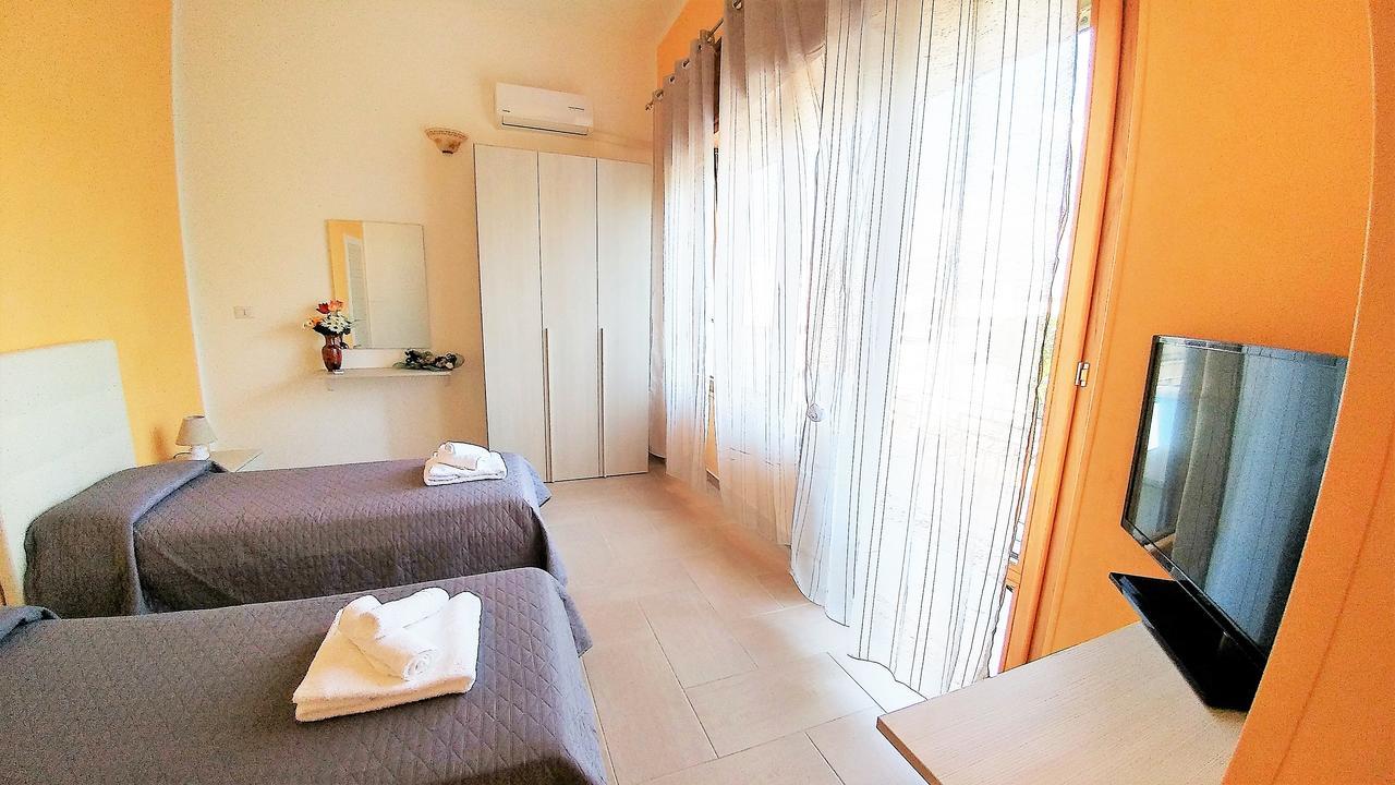 B&B Maresalento Racale Bagian luar foto
