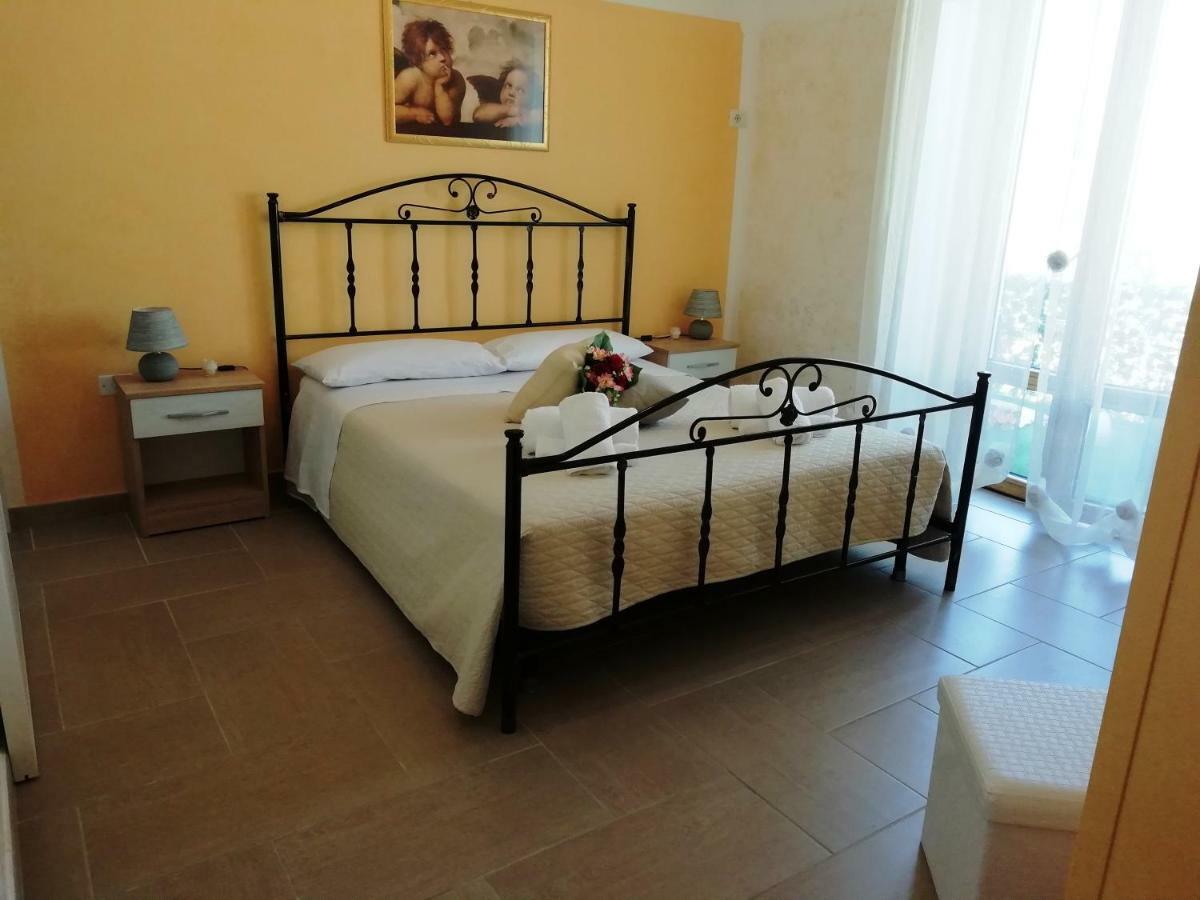 B&B Maresalento Racale Bagian luar foto